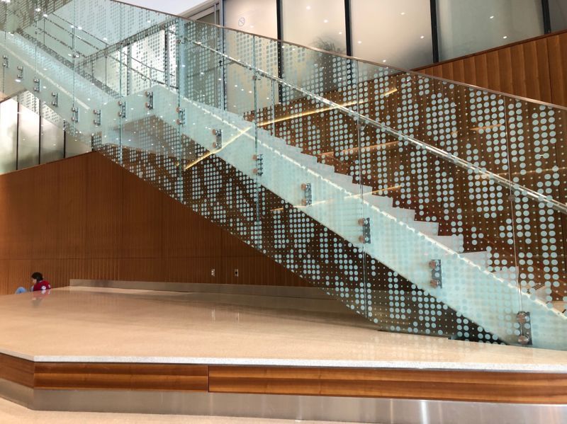 This point-supported glass guardrail installed on an atrium staircase has a repeating pattern of identical glass panes. It’s safe to say that the priority for this project was aesthetics rather than cost savings, the goal being to make the guardrail the focal point in the atrium.